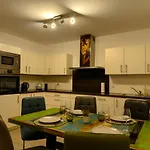Apartment Ruhig Gelegenes 3-raum App